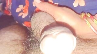 Share bed with stepsister indian muh boli bhan k sath bed dete kiya pher bhn ne dhere se land pakd leya.
