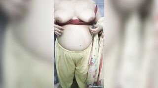 Pakistani Chubby girl stripping
