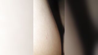 Llena se semen con tanga rosa de lado