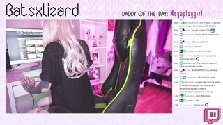 Gamer girl forgets to turn off Stream and squirt in live
