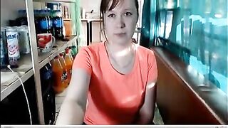 Prodavshchitsa s veb kameroy v kioske,zhena shlyukha