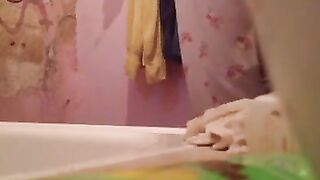 Mom pissing