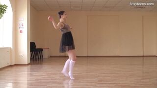 Kim Nadara sexy nyked gymnast