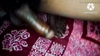 Village desi aunty ko thand ke raat mein unke Ghar per jakar chudai Kiya