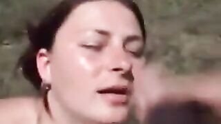Dagje naaktstrand ontaard in een neuk party.