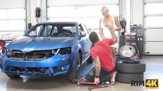 RIM4K. Smoking-hot diva licks asshole of surprised car mechanic in garage