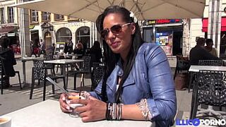 Clélie, sexy milf, returns for her first double in a libertine club