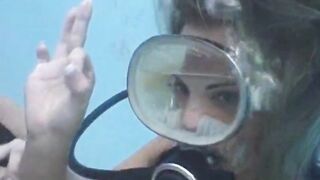 Scuba girl gets cumshot in mask