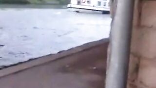 Kurzer Fick am Wasser