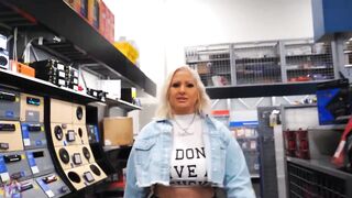 Mz Dani Ends Up Fucking Best Buy Employee While Her Husband Was Away