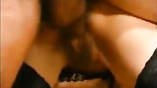 Mature a la chatte poilue baisee et sodomisee