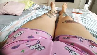 OMG her camel toe is so AMAZING!