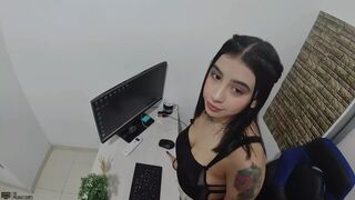 My ex-girlfriend's horny gives me a rich blowjob to my cock until she makes me cum - Porn in Spanish