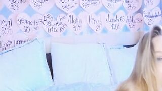 Seductive Babe Masturbates Pussy on Cam