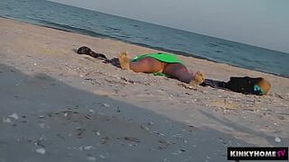 Girl without panties - HIDDEN CAM
