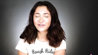 Teen Jane Wilde shows us how she likes to masturbate