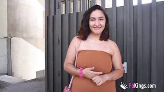 Amateur college babe gets some extra cash with FAKings!