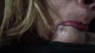 couilles bien pleines se vide dans une bouche bien baveuse