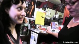 Mature babe fucks a y. lady