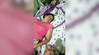Me descubren masturbandome en mi cuarto
