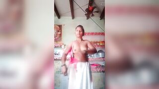 Desi Bhabhi Record Her Nude Selfie