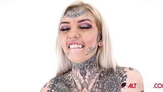 Tattooed Amber Luke rides the tremor for the first time