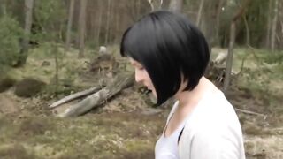 Arrogante Zicke blaest Schwanz im Wald! Ins Maul gespritzt!