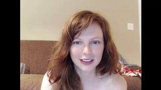 This redhead is so CUTE!
