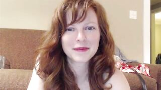 This redhead is so CUTE!