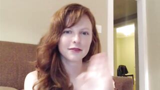 This redhead is so CUTE!