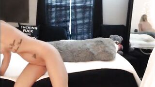 Hot MILF Live SHow Amazing Cutie Strips