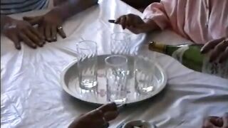 Amatrice suce deux mecs dans un train