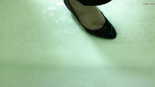 Friends Sexy Feet in Wet Office Heels