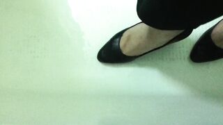 Friends Sexy Feet in Wet Office Heels