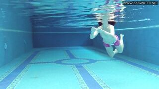 Lady Dee Czech teen sexy underwater