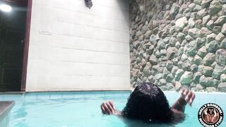 HOT BLACK SWIM NAKED AND STILL MADE IT WITH HER BIG BUMBUM | Complete in the network