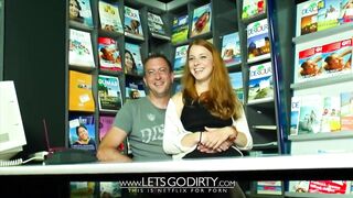 Junges Teen fickt gegen Geld