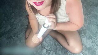REAL SQUIRTING ORGASM - Cougar mature in pantyhose masturbate with vibrator