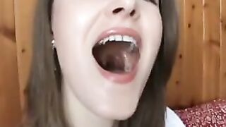 sexi girl open whide mouth