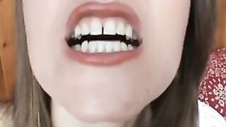 sexi girl open whide mouth
