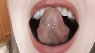 sexi girl open whide mouth