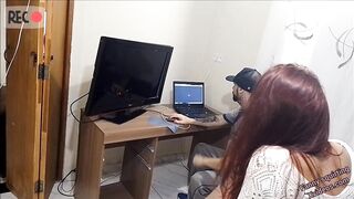 Woman alone at home receives the pervert technician!
