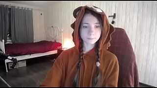 Masturbates Live