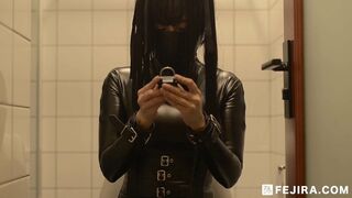 Fejira com Leather girl self bondage and masturbating orgasm