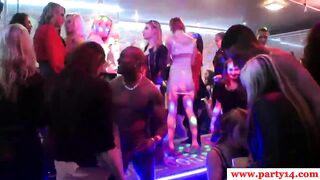 Sexparty amateur babes blowing stripper cocks