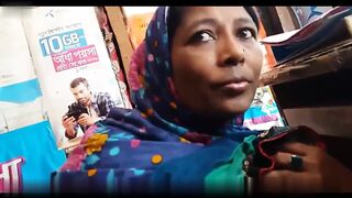 Bangladeshi Aunty Showing Her Big Boobs to Lover