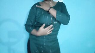 Nagma ne kiya poora nanga ho kar dance
