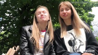 Amateur Lesbians Scissoring to Orgasm