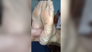 Latina maid let me film her soles & feet
