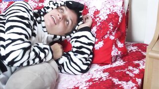 4K Stepdaughter Gets Fucked in ass on one bad with her twin